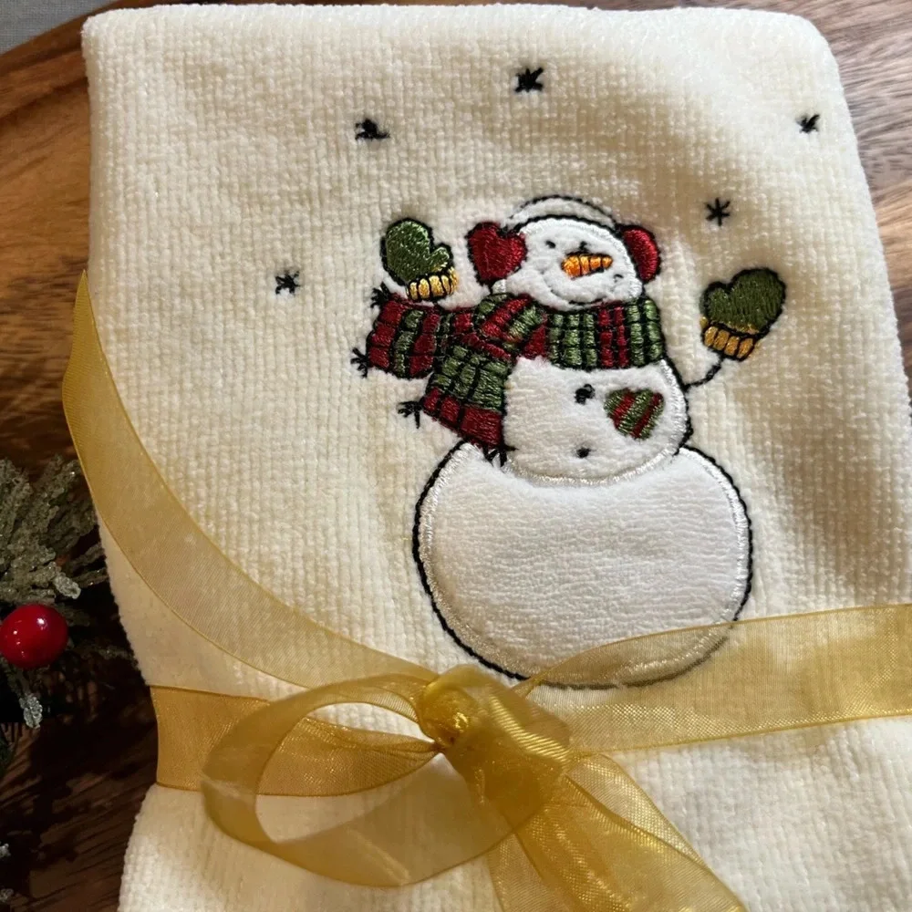 Vintage Christmas Hand Towels Set of 2 Embroidered Snowman Holiday Bathroom